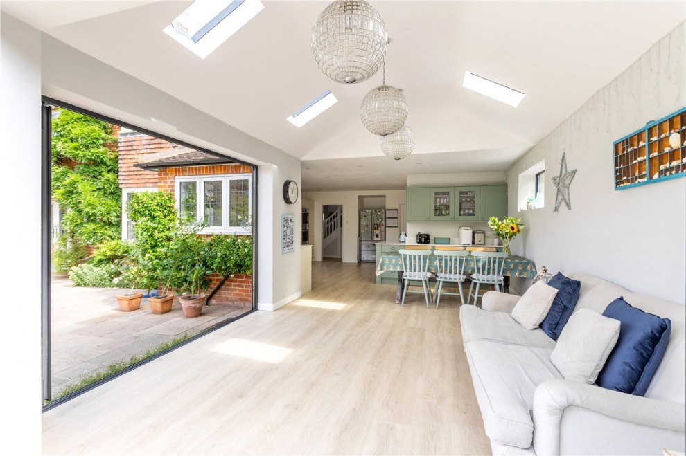 Lynch Road, Farnham, GU9