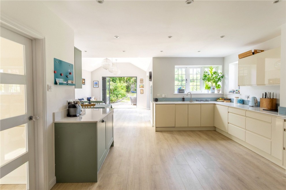 Lynch Road, Farnham, GU9