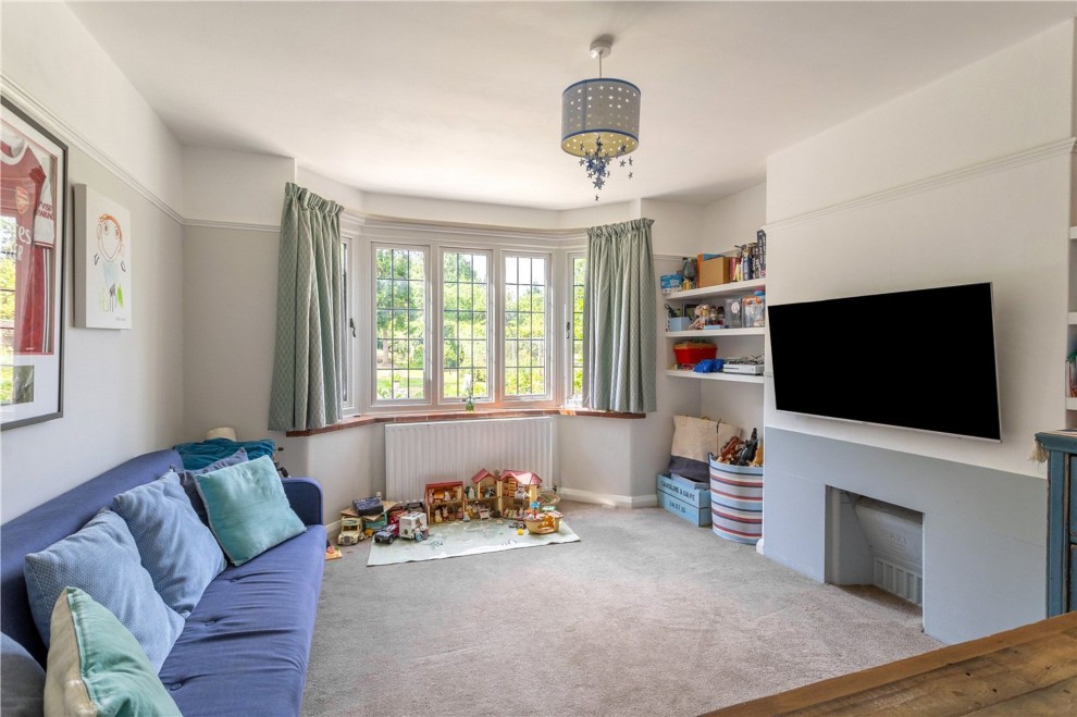 Lynch Road, Farnham, GU9