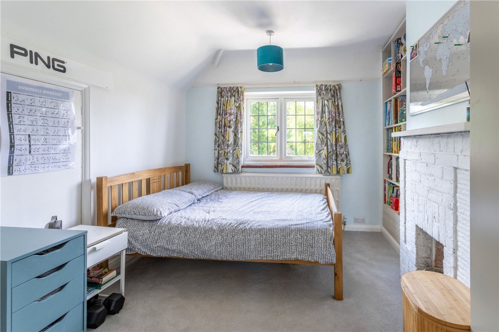Lynch Road, Farnham, GU9