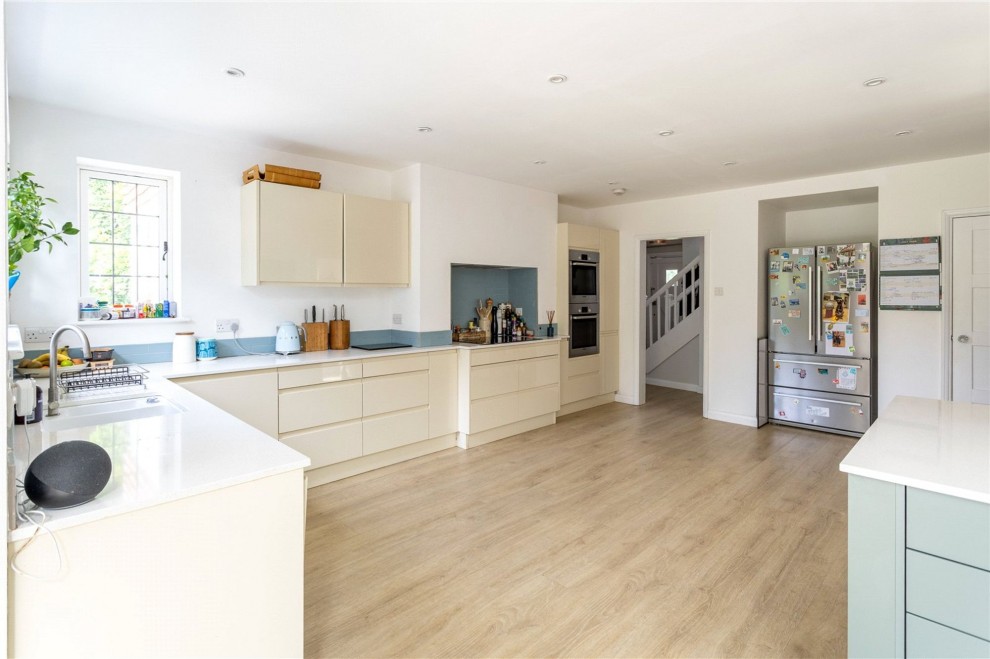 Lynch Road, Farnham, GU9