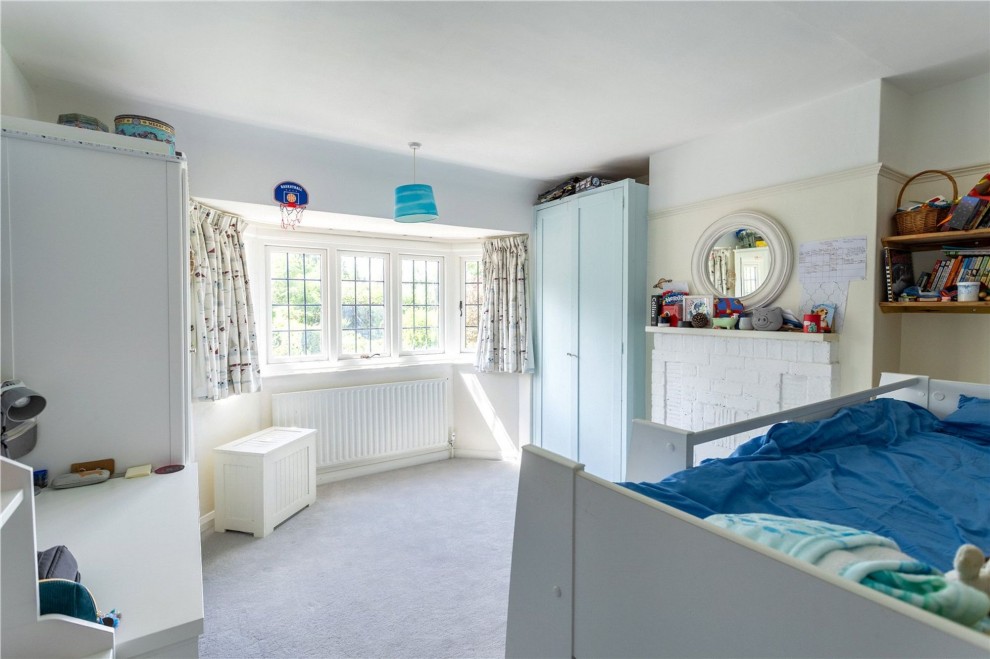 Lynch Road, Farnham, GU9