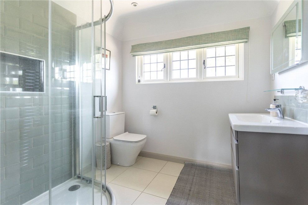 Lynch Road, Farnham, GU9