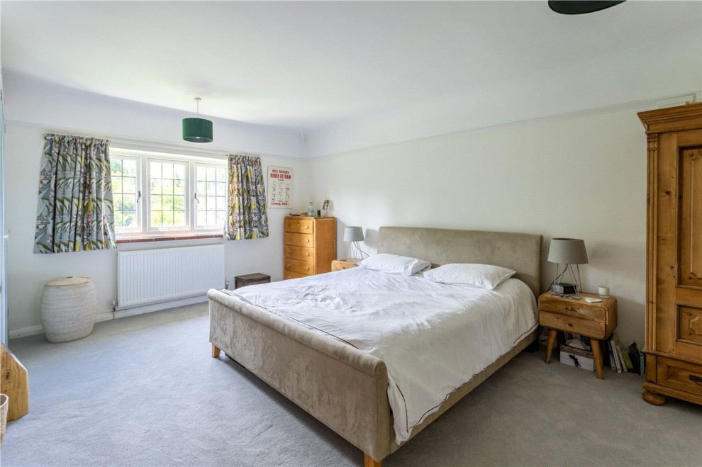 Lynch Road, Farnham, GU9