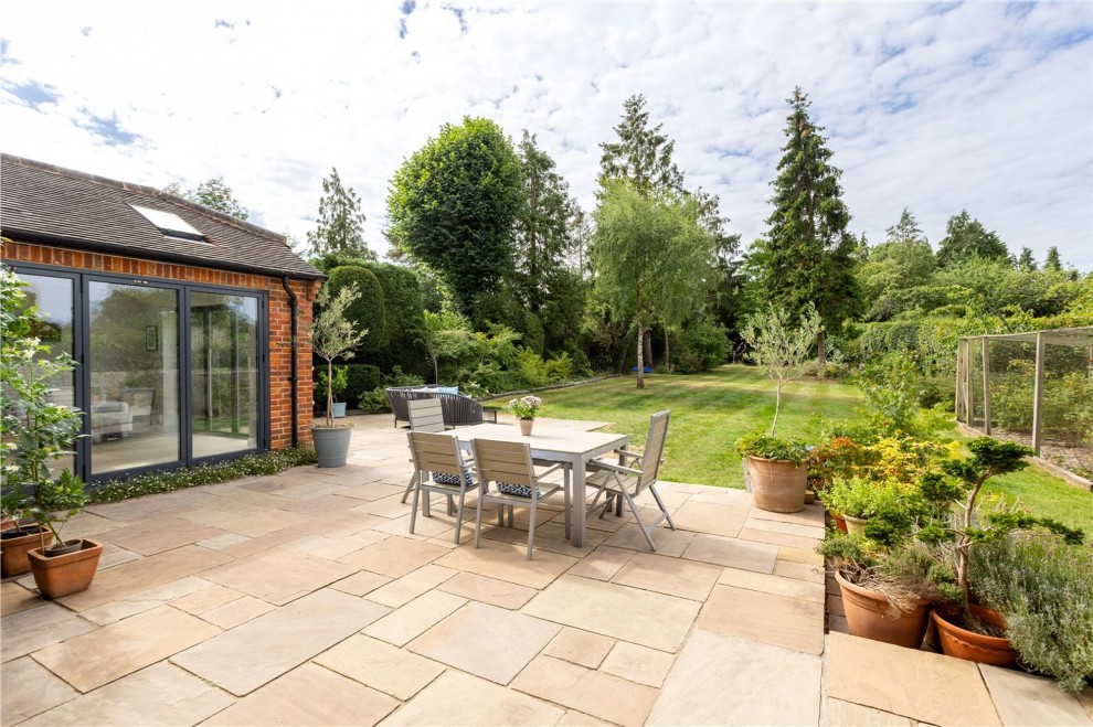 Lynch Road, Farnham, GU9