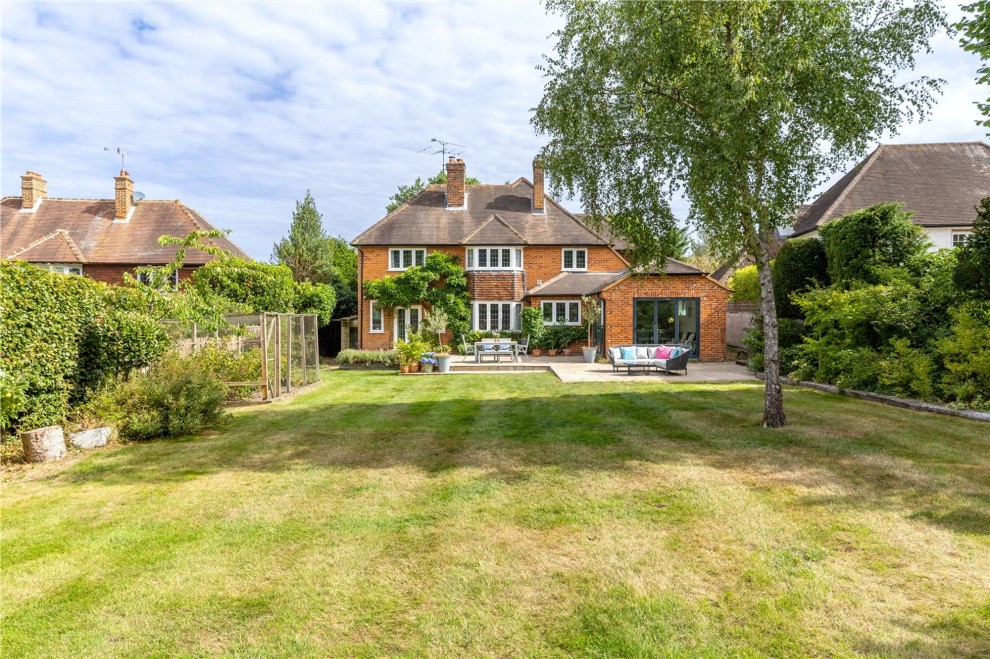 Lynch Road, Farnham, GU9