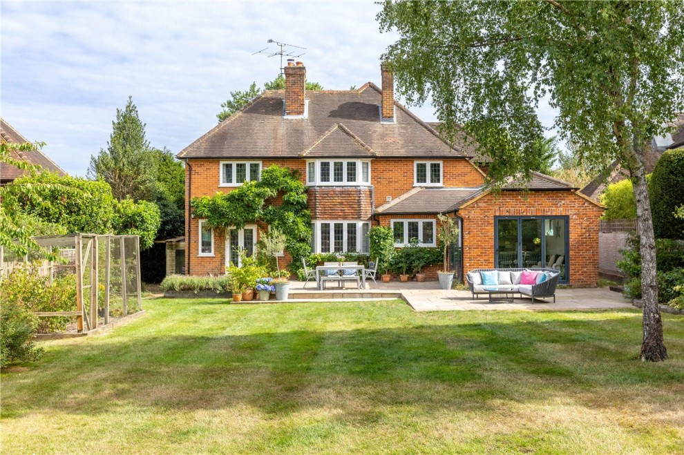 Lynch Road, Farnham, GU9