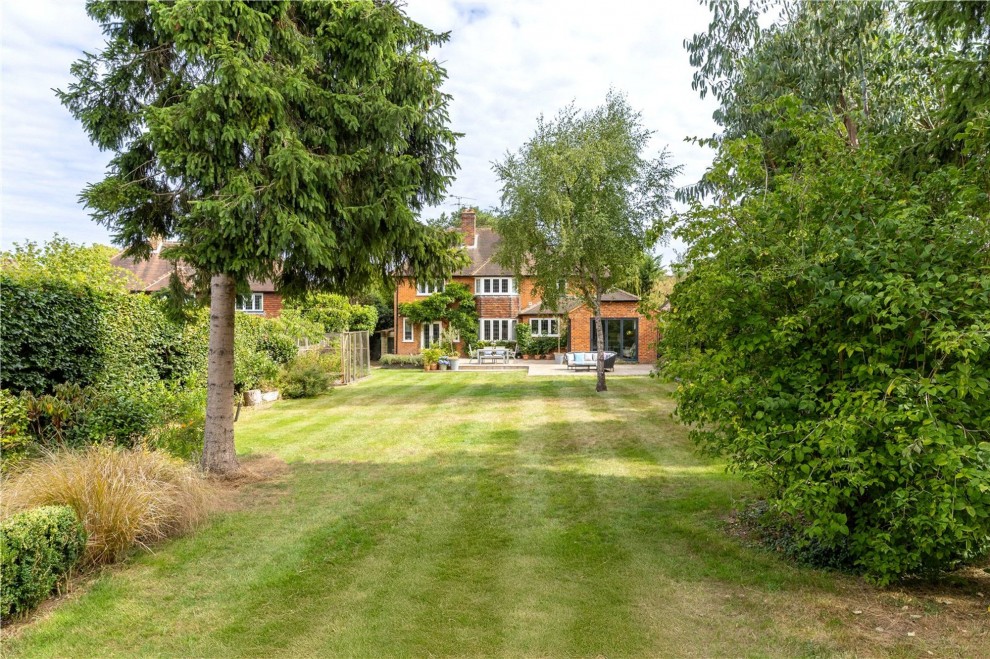 Lynch Road, Farnham, GU9