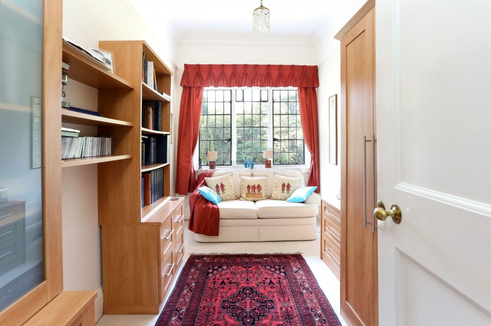 Frensham Road, Frensham, GU10