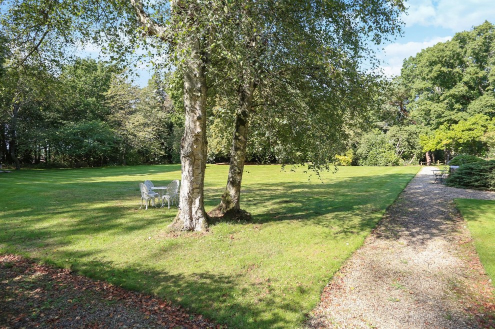 Frensham Road, Frensham, GU10