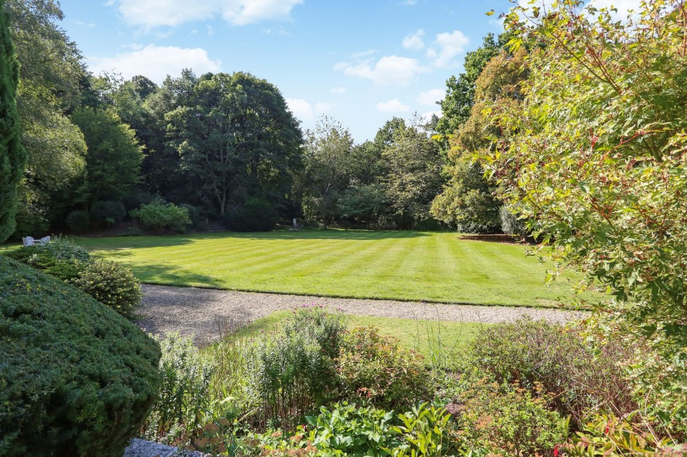Frensham Road, Frensham, GU10