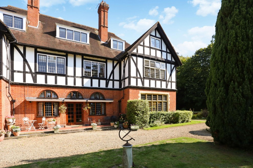 Frensham Road, Frensham, GU10