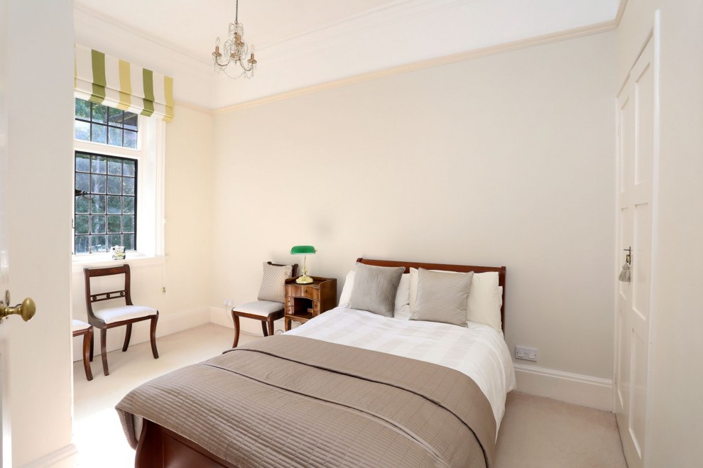 Frensham Road, Frensham, GU10