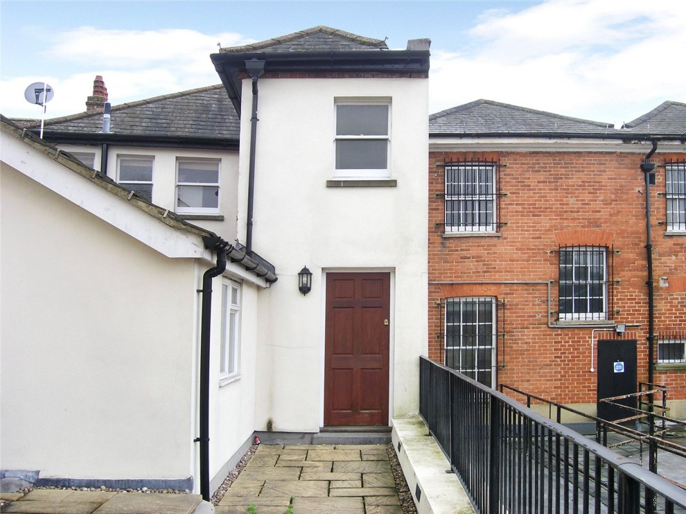 St. Georges Yard, Farnham, GU9