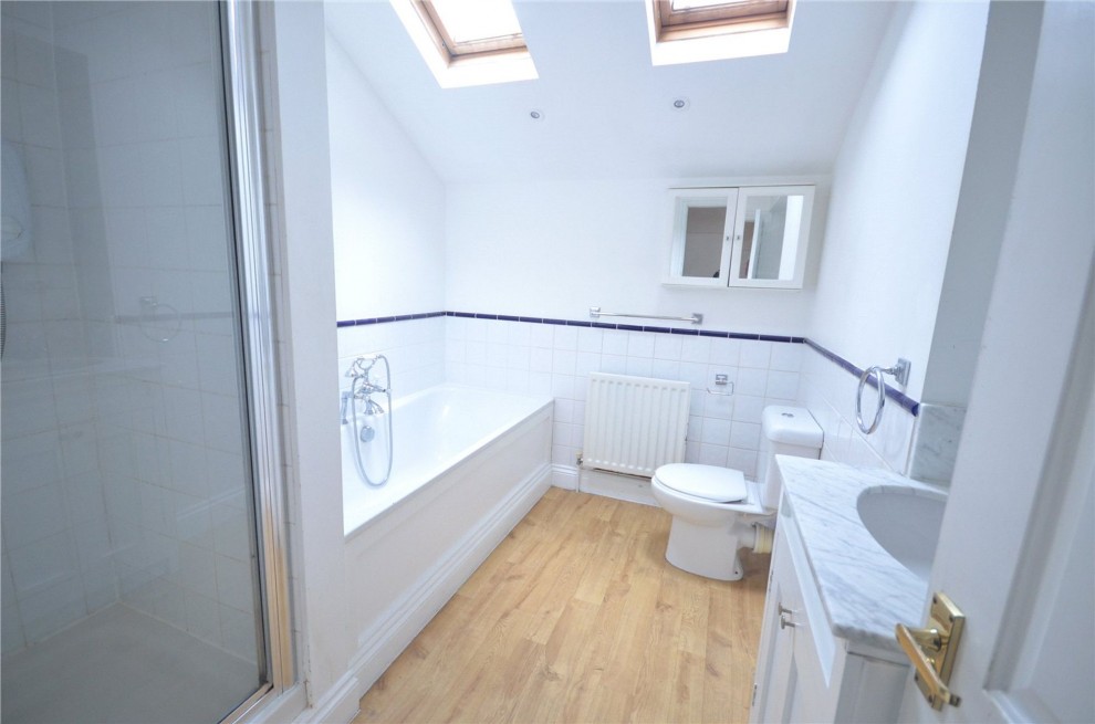 St. Georges Yard, Farnham, GU9