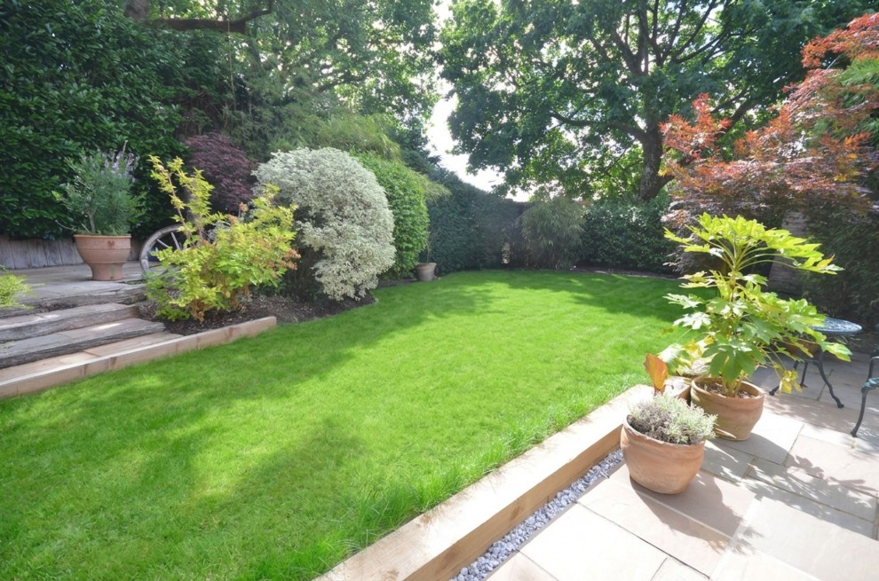 Aveley Lane, Farnham, GU9