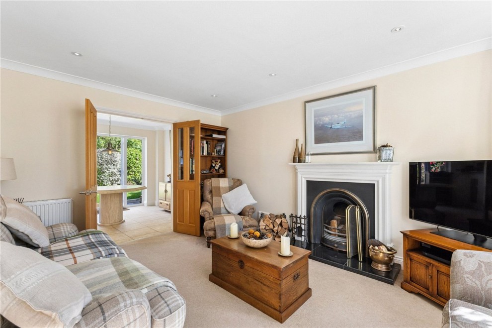 Aveley Lane, Farnham, GU9