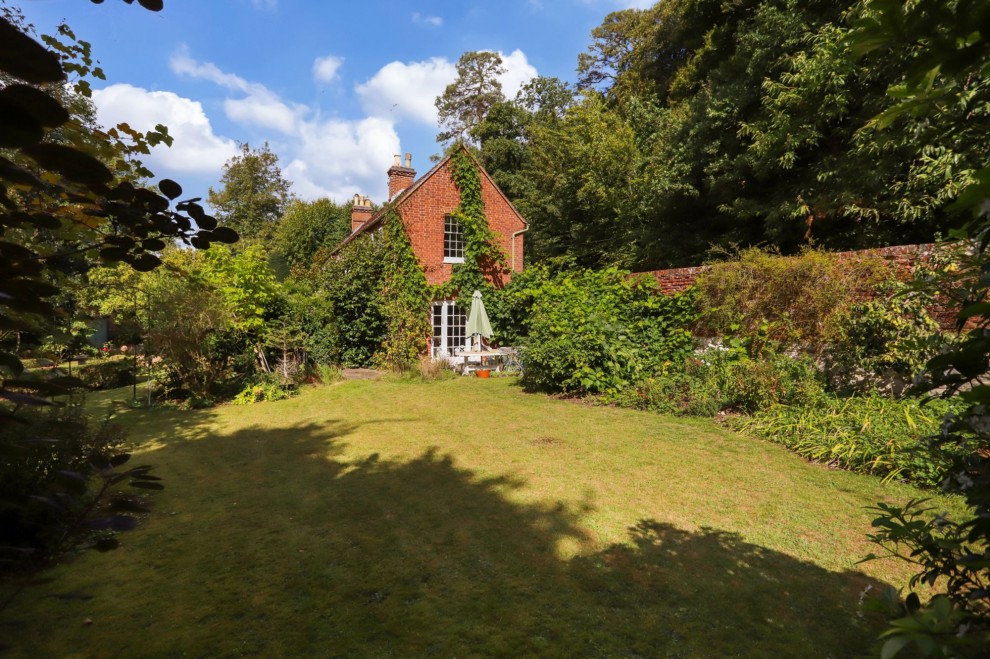 Moor Park Lane, Farnham, GU10