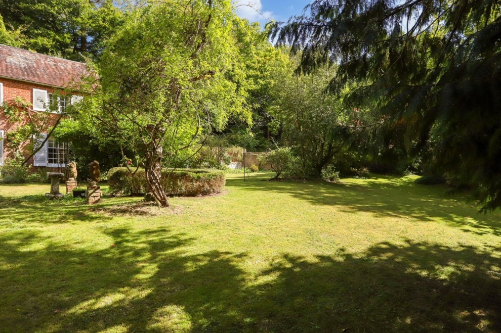 Moor Park Lane, Farnham, GU10