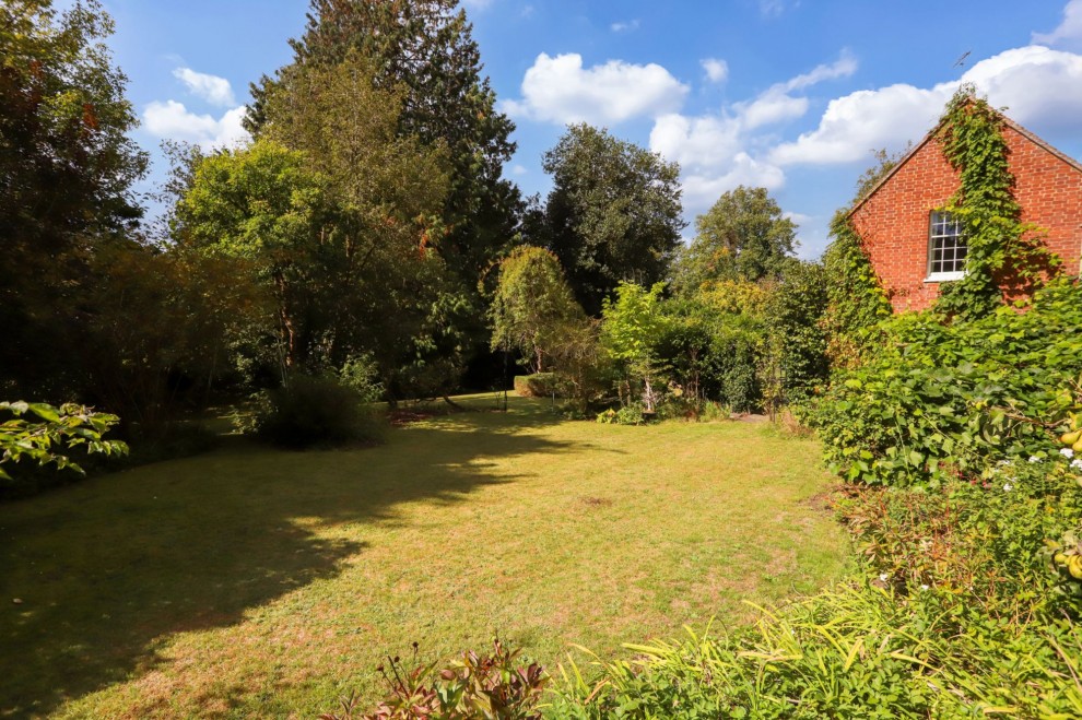 Moor Park Lane, Farnham, GU10