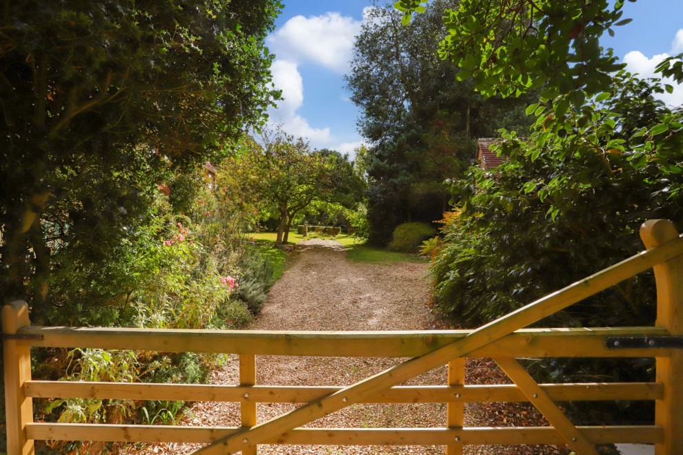 Moor Park Lane, Farnham, GU10