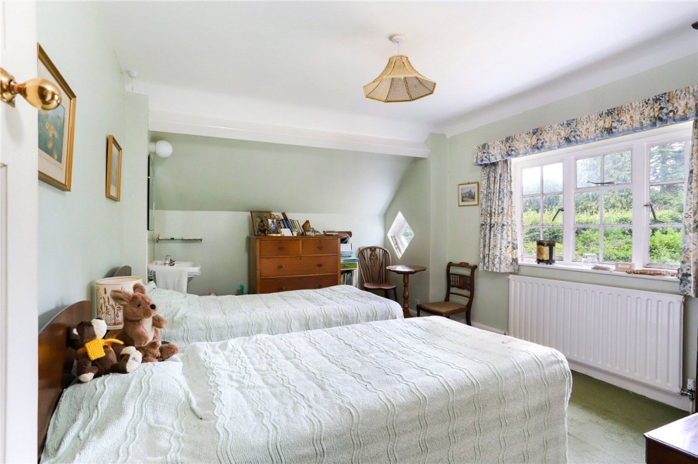 Old Compton Lane, Farnham, GU9
