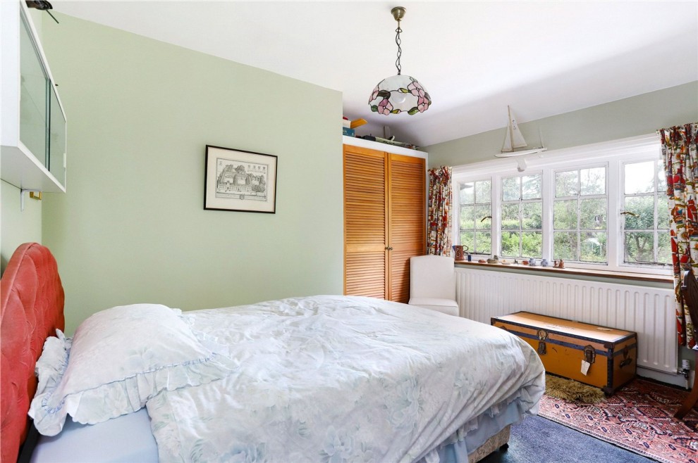 Old Compton Lane, Farnham, GU9