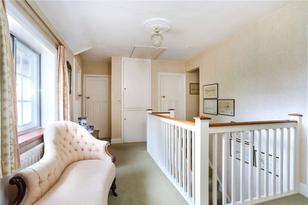 Old Compton Lane, Farnham, GU9