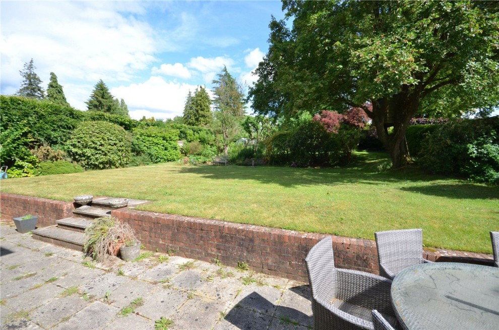 Old Compton Lane, Farnham, GU9