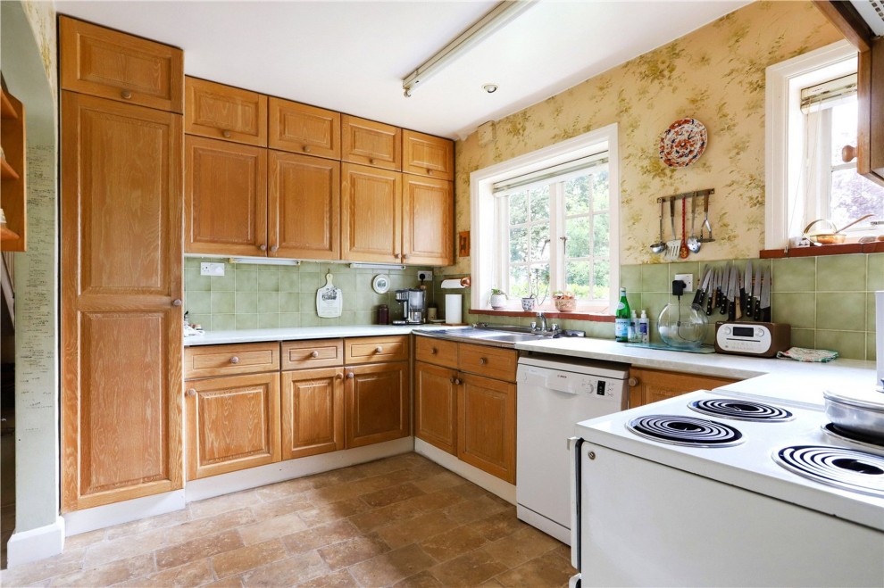 Old Compton Lane, Farnham, GU9