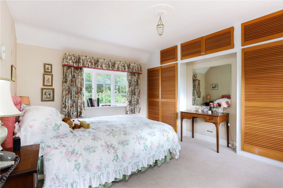 Old Compton Lane, Farnham, GU9