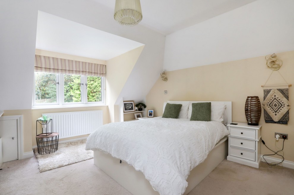 Burnt Hill Road, Lower Bourne, GU10