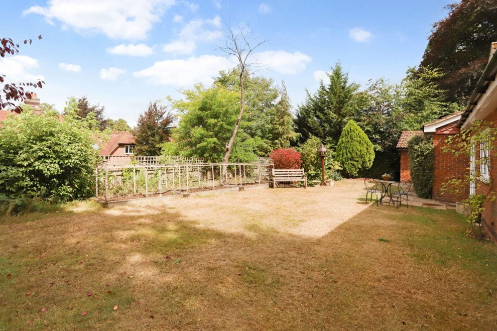 Burnt Hill Road, Lower Bourne, GU10