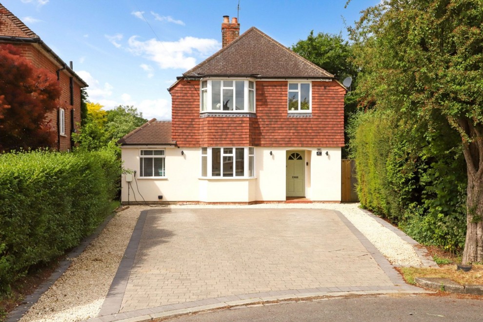 Shortheath Crest, Farnham, GU9
