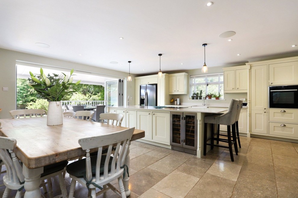 Shortheath Crest, Farnham, GU9