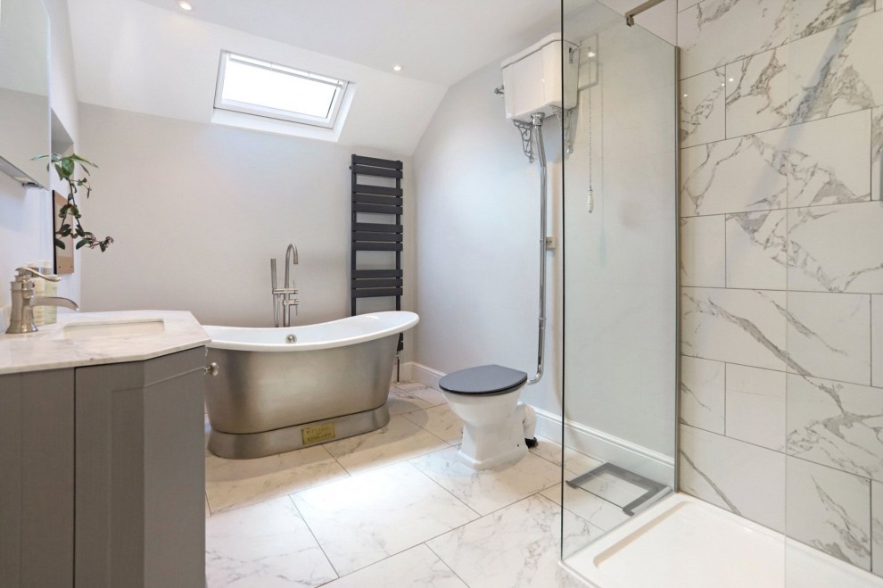 Shortheath Crest, Farnham, GU9