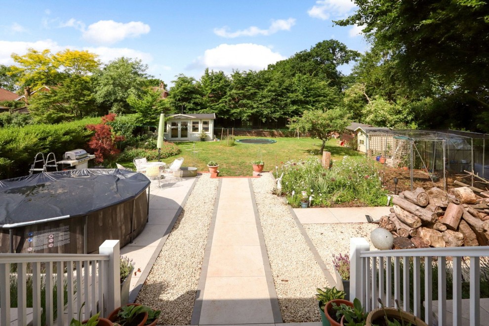 Shortheath Crest, Farnham, GU9
