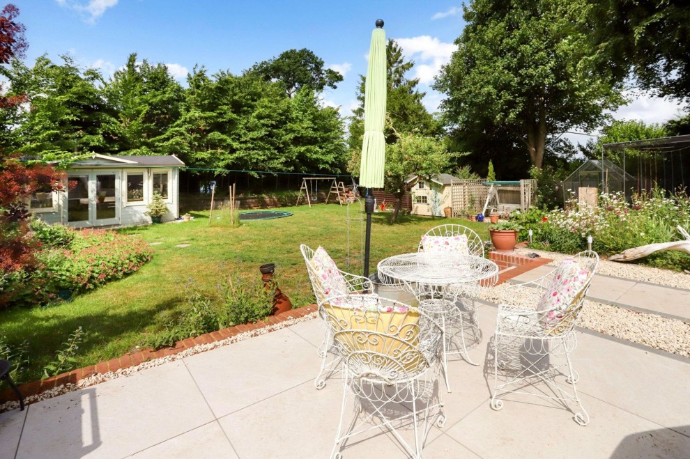 Shortheath Crest, Farnham, GU9