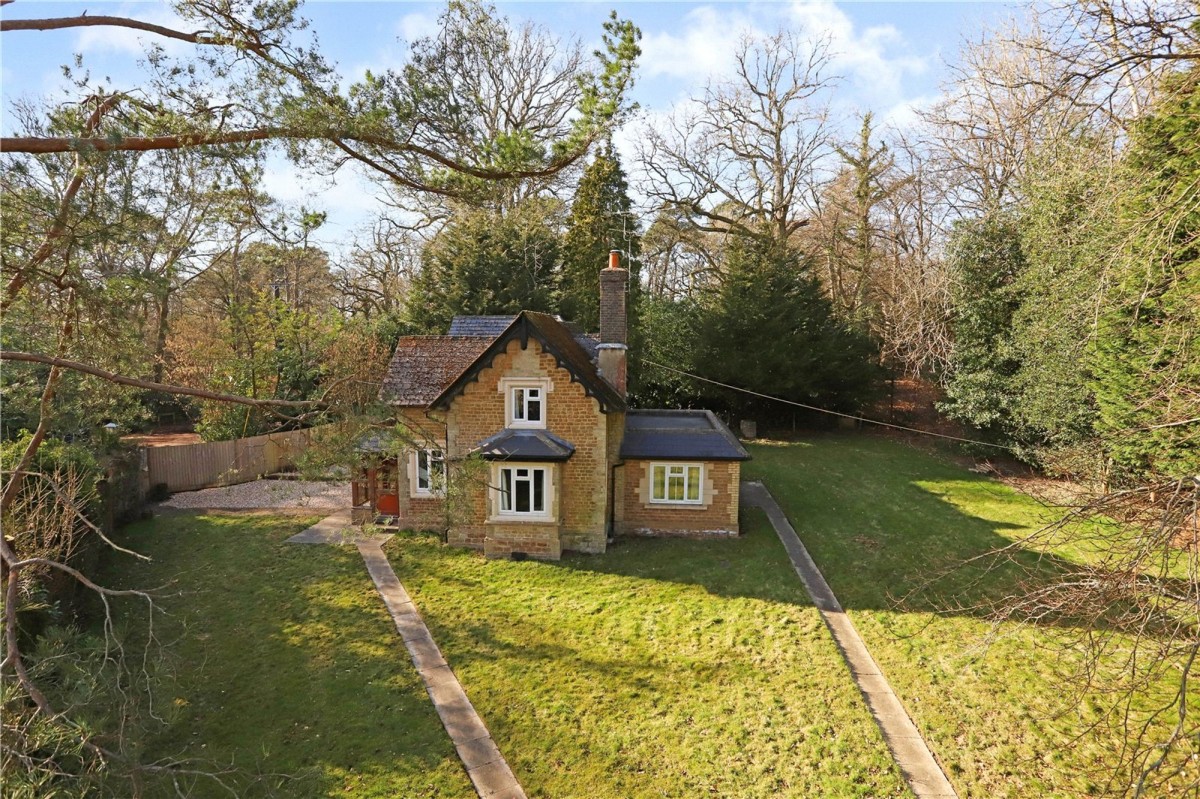 Hawthorn Lane, Rowledge, GU10