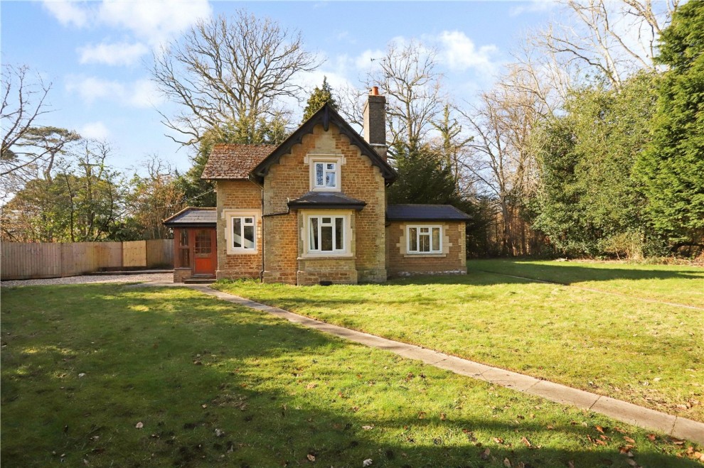 Hawthorn Lane, Rowledge, GU10