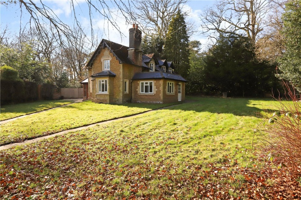 Hawthorn Lane, Rowledge, GU10