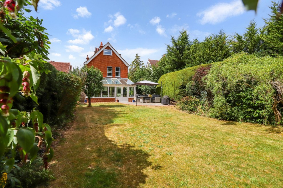 39 Alfred Road, Farnham, GU9