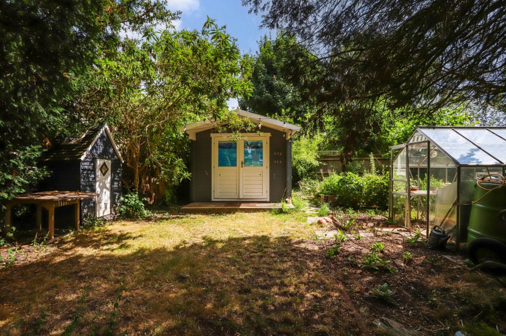 39 Alfred Road, Farnham, GU9