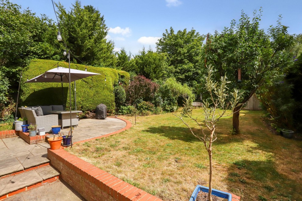39 Alfred Road, Farnham, GU9