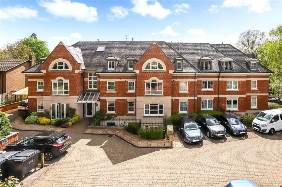 Shortheath Road, Farnham Cloisters, GU9