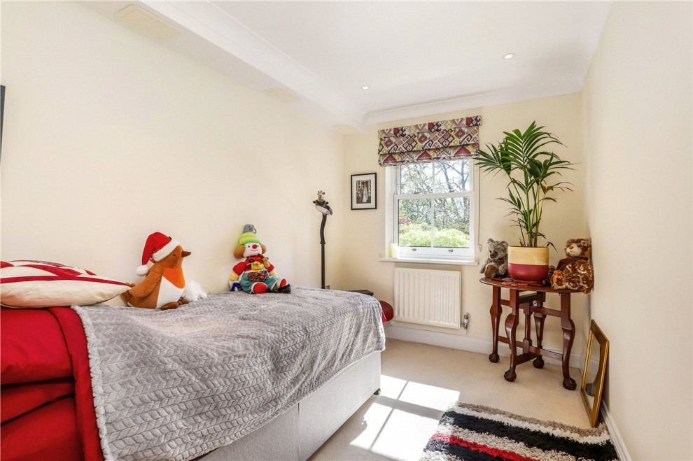 Shortheath Road, Farnham Cloisters, GU9