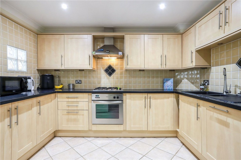 Shortheath Road, Farnham Cloisters, GU9