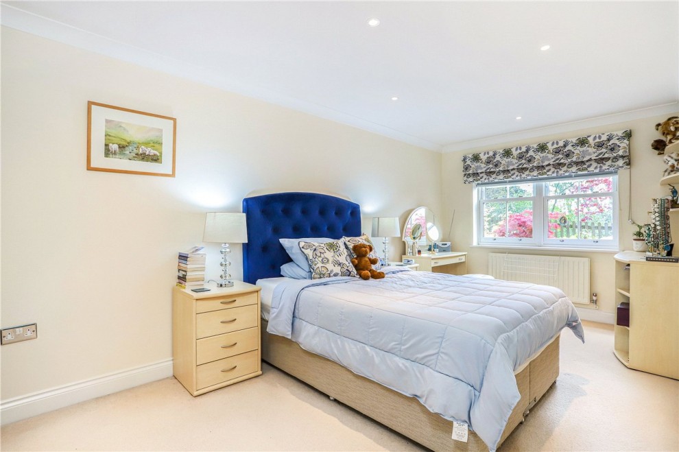 Shortheath Road, Farnham Cloisters, GU9