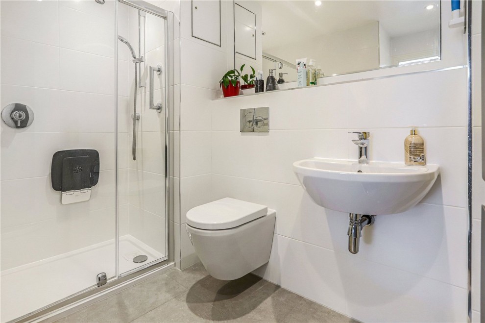 Shortheath Road, Farnham Cloisters, GU9