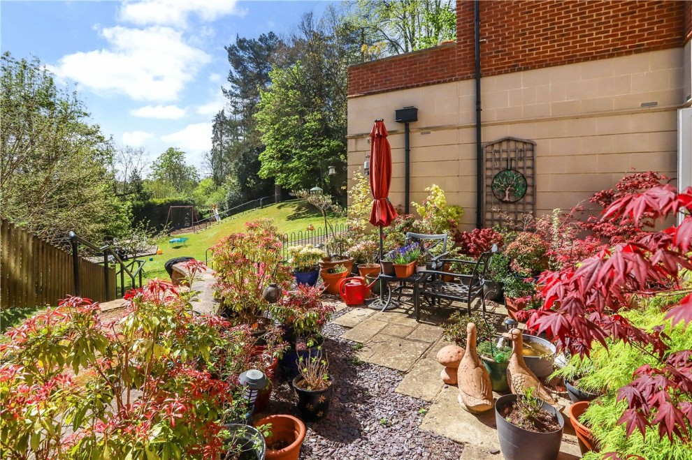Shortheath Road, Farnham Cloisters, GU9